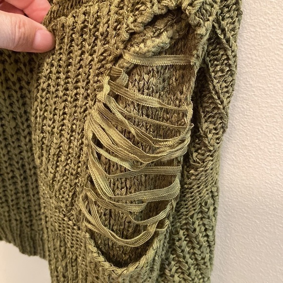 Kerisma Victoria Slouchy Crop Knit Sweater Distressing Olive Army Green Size S/M - Picture 4 of 12